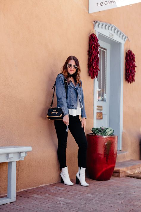 Santa Fe Travel Guide: Dallas blogger sharing her city guide to Santa Fe, New Mexico including where to stay, where to eat and drink and what to do when visiting this charming city. #santafe #travelguide #cityguide #santafetravel Mexico Trip Outfits, Spring Attire, Western Trend, Outfits For Mexico, Bachelorette Party Outfit, White Booties, Eat And Drink, Fashion 101, Blogger Style