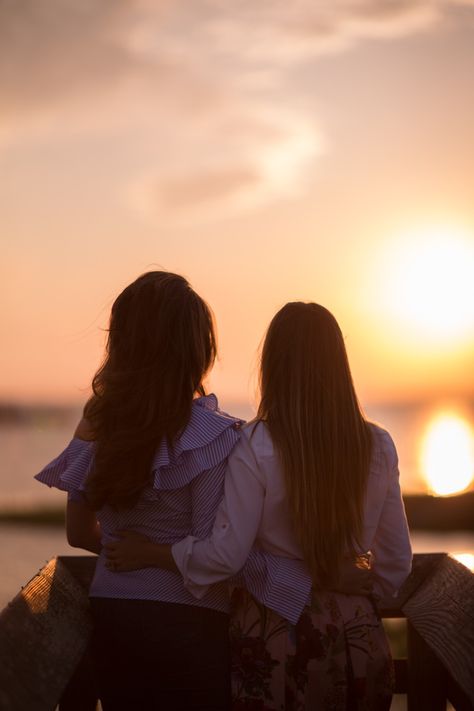 Beach With Best Friend, Best Friend Images Friendship, Friends Images Friendship, Friendships Photo, Two Friends Photoshoot, Bestie Images, Best Friend Pics, Best Friend Hug, Best Friend Photo Ideas