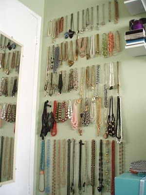 over 50 ways to organize your Jewelry - A girl and a glue gun Old Window Frame, Diy Jewelry Holder, Jewelry Wall, Hanging Jewelry Organizer, Hanging Necklaces, Command Hooks, Jewelry Hanger, Jewelry Organizer Diy, Hanging Jewelry