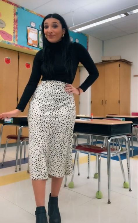 Teacher Midi Skirt Work Outfits, Reception Teacher Outfits, Teacher Attire Elementary, Black Skirt Teacher Outfits, Teacher Placement Outfit, Teacher Outfits Australia, Sped Paraprofessional Outfits, Conservative Teacher Outfits, Teachers Outfits Professional