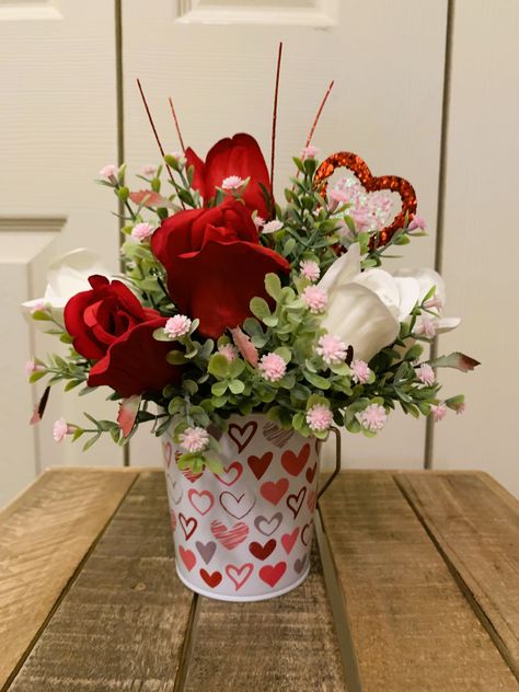 Small and pretty! This piece is so pretty...and perfect for that small space in your home or office that needs a touch of Valentine's Day decor! The red and white rosebuds look real. Small Red Rose Arrangement, Valentine’s Day Floral Arrangements, Valentines Floral Arrangements, Valentine Cups, Valentines 2024, Red Rose Arrangements, Valentine Flower Arrangements, Candy Arrangements, Fake Flower Arrangements