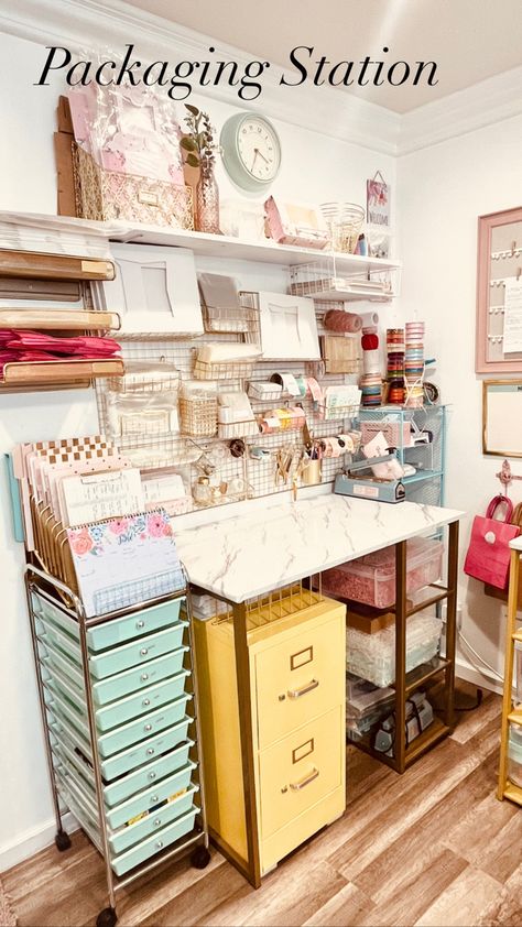 Cookie Room Organization, Bakery Office Ideas, Cookie Decorating Organization, Home Bakery Set Up Ideas, Cookie Room Ideas, Home Bakery Organization, Porch Bakery, Baking Counter, Packaging Station