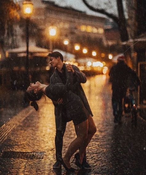 Shooting Couple, Teenage Couples, Image Nature, Couple Dancing, Photo Couple, Rain Photography, Dancing In The Rain, Couple Shoot, Two People