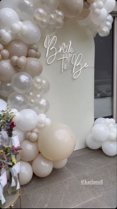 Bride To Be Backdrop, Pearl Bridal Shower, حفل توديع العزوبية, Bridal Shower Inspo, Bridal Shower Balloons, Bridal Shower Backdrop, Bridal Shower Planning, White Bridal Shower, Bride Shower