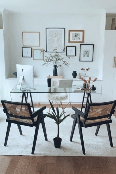 Ideas Office Decor, Black And White Office, Glass Desk Office, Cozy Home Office, Office Room Decor, Coffee Table Decor, Small Home Office, Modern Home Office, Home Office Setup