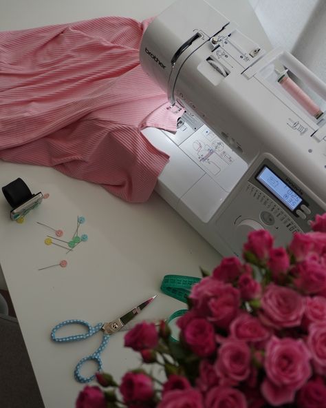 Some beautiful photos of my sewing space 💕 #sewingspace #sewingroom #sewing #sewinglove #sewingmachine #brothersewingmachine #brothersews #tailoring #sewistflatlay #sewersofinstagram #sewinginspiration Sewing Design Aesthetic, Pink Sewing Aesthetic, Sewing Mood Board, Sewing Astethic Pictures, Sewing Asthetic Picture, Sewing Aesthetic Ideas, Dressmaker Aesthetic, Sewing Aesthetic Photography, Pink Sewing Room