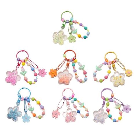 Bag Ornament Large Sand Filled Floral Design Keyfob Elegant Jewelry Features: Add touches of sweetness and charm to your keychian or bag with these lovely charm keychain pendant, perfect for any girly girl who loves all things cute and pretty. Made from quality material, it is durable and long-lasting, its unique and eye-catching style will surely make you stand out from the crowd. Featuring a trendy quicksand flower/colorful beads designed pendant charm, this keychain ornament adds touches of charm to your bag or keys. Designed for fashion-forward individuals who appreciate the beauty of intricated detail, this charm jewelry is a must-have accessory for girls and women who want to add touches of elegancies to their everyday look. It can be easily attached to your bag or keys rings, instan Bag Charm Beads, Bag Charms Diy, Keychain Beads, Handbag Keychain, Beads Keychain, Beaded Charms, Manik Manik, Keychain Backpack, Flower Keychain