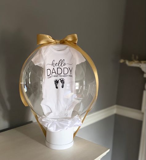 A beautiful bubble balloon to announce your pregnancy. Custom made onesie made to announce your special news to family or friends Gender Reveal Balloon Pop, Bobo Balloons, Welcome New Baby, Transparent Balloons, Clear Balloons, Gender Reveal Balloons, Baby Shower Gift Basket, Baby Balloon, Gender Reveal Party Decorations