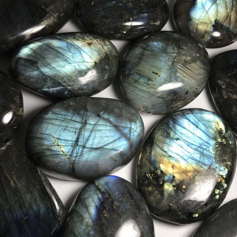 Labradorite is a form of plagioclase feldspar; it is closely related to moonstone. It is a chatoyant stone (colors flash on different angles), usually blue and green with pinks, yellows and other colors on occasion. Good Labradorite will have a bright flash or play of colors when turned different angles. Labradorite is considered a magical stone for those who travel and embrace the universe. Black Labradorite Crystal Meaning, Labradorite Aesthetic, Shiny Aesthetic, Blue Tiger Eye Stone, Green Labradorite, Angel Energy, Black Labradorite, Magical Stones, Cool Rocks