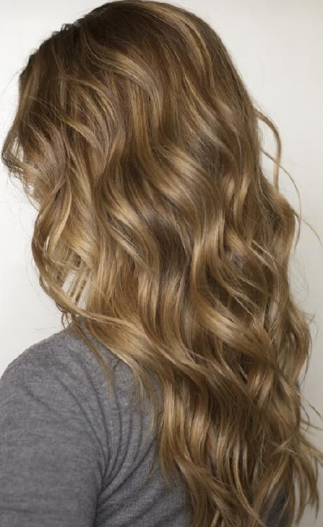 Obten un tono claro de forma natural Blonde Braiding Hair, Ash Blonde Hair Dye, Dyed Blonde Hair, Stunning Hairstyles, Ash Blonde Hair, Effortless Hairstyles, Linda Evangelista, Brown Blonde Hair, Types Of Curls