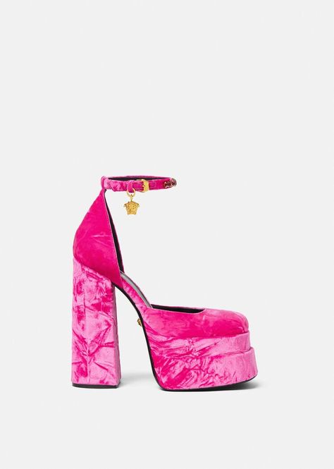 Shoe Accessories Diy, Versace Design, Versace Heels, Luxury Clothes Men, Fashion Shoes Sandals, Velvet Pumps, Versace Shoes, Versace Home, Designer High Heels