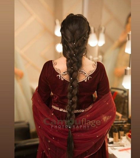 Eid hair style Tradition Hairstyle Indian, Long Hair Saree Hairstyles, Eid Hairstyles Long Hair, Indian Braided Hairstyles, Hairstyle With Suit, Eid Hairstyles, Messy Braided Hairstyles, Indian Braids, Hair Style On Saree