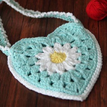 Daisy Cottage Designs, Purse Crochet Pattern, Daisy Cottage, Cottage Designs, Purse Crochet, Crochet Hack, Crochet Heart Pattern, Crochet Shell Stitch, Gift Crochet