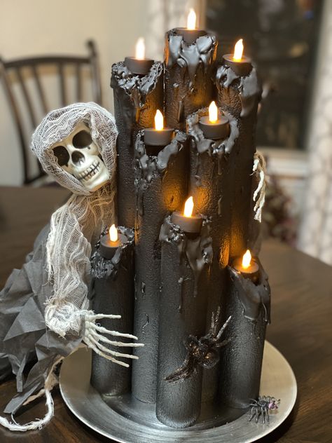 Creepy Halloween Centerpiece, Skull Theme Halloween Decor, Halloween Center Piece Ideas, Halloween Centerpiece Ideas, Entrada Halloween, Witch Centerpiece, Candle Holder Ideas, Halloween Candle Holder, Fun Diy Halloween Decorations