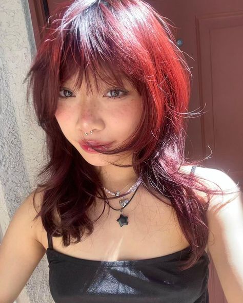 Layered Hair Bangs Medium, Red Hair Cuts Medium, Red Hair Face Claim, Wednesday Haircut, Layers Red Hair, Layered Red Hair, Side Bangs Short Hair, Girl Face Claims, Red Hair Inspo