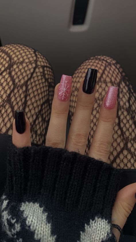 monster high lolita coquette goth pink black white snow aesthetic y2k Draculaura Nails, Draculaura Aesthetic, Nails Halloween, Halloween Nails, Christmas Nails, Monster High, Nail Inspo, Halloween, Nails