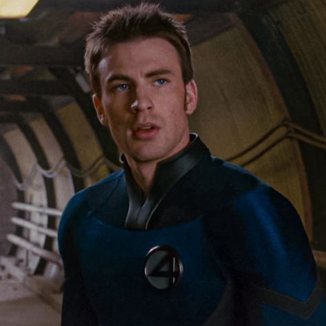 𝑇𝐴𝐺𝑆：#f4 #fantasticfour #mrfantastic #reedrichards #susanstorm #invisiblewoman #johnnystorm #humantorch #bengrimm #thething #victorvondoom #doctordoom #marvel #icon #fantasticfouricons #unfiltered Johnny Fantastic 4, Human Torch Icon, Chris Evans Johnny Storm, Johnny Storm Icons, Johnny Storm Aesthetic, Chris Evans Fantastic Four, Johnny Storm Chris Evans, Chris Evans Human Torch, Johnny Storm