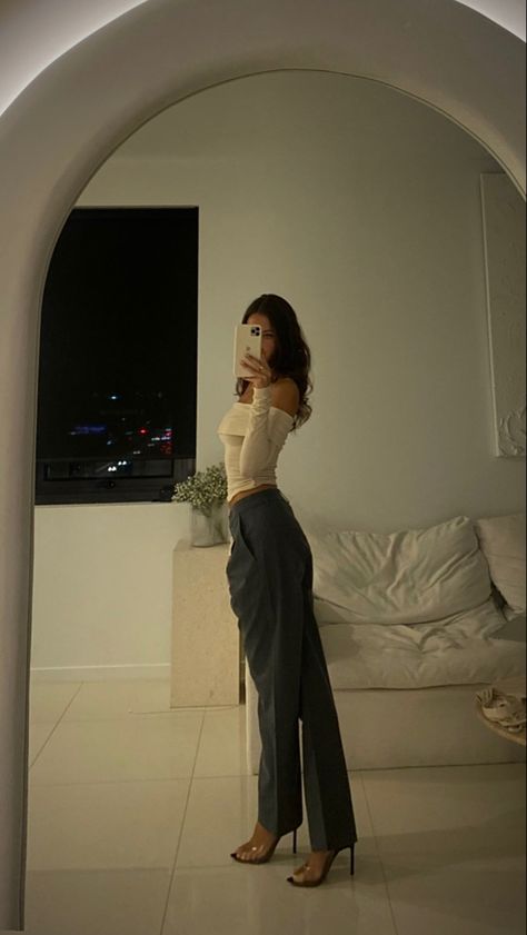 isabelle mathers outfit aesthetic date night outfit tunchy wear clothes brand aesthetic fall fashion Aesthetic Date Night Outfit, Isabelle Mathers Outfit, Date Night Outfit Aesthetic, Night Outfit Aesthetic, Aesthetic Date Night, Breakfast Outfit, Winter Night Outfit, Isabelle Mathers, Date Night Outfit Classy