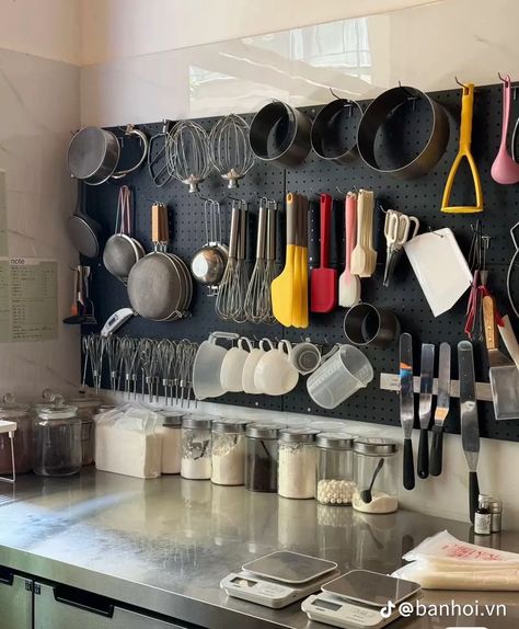 Bakery Pegboard, Bakery Studio Ideas, Bakery At Home Kitchens, Kitchen Bakery Ideas, Bakery Shop Kitchen, Small Bakery Workspace, Cafe Kitchen Design Layout, Baking Studio Interior Small Spaces, Bakery Home Kitchen