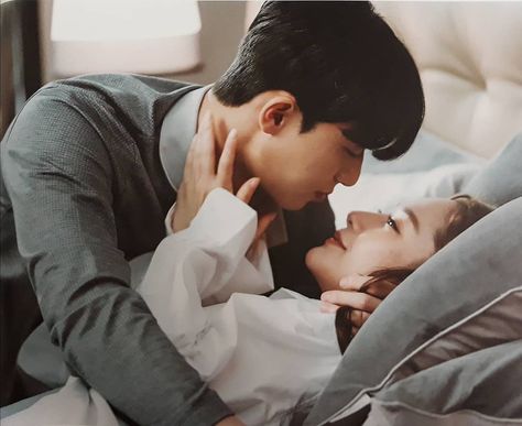 굿밤 🌙😍💕 … #parkparkcouple . ©® 0101graicy Kdrama Bed Scenes, Kiss Reference, Whats Wrong With Secretary Kim, Khmer New Year, Couple Korean, Bed Scene, Scene Aesthetic, What's Wrong With Secretary Kim, Secretary Kim