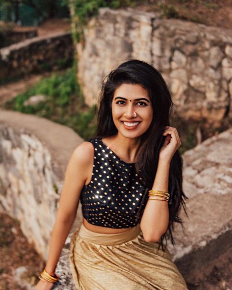 978 Likes, 29 Comments - Sarvani Reddy Uppati (@simplysarv) on Instagram: “A reminder: be kind whenever possible; it’s always possible.” White Indian Outfit, Kerala Saree Blouse, Kerala Saree Blouse Designs, Sleeveless Blouse Designs, Indian Wedding Outfits, Sleeveless Crop Top, Saree Blouse Designs, Indian Beauty Saree, Ethnic Wear