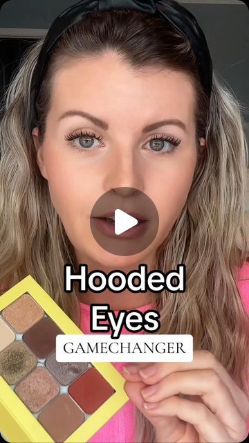 Chelsea Bare on Instagram: "Gotta love gravity right?! 🤪 Thankfully with a few adjustments, you can still wear and enjoy eyeshadow! #hoodedeyes #hoodedeyetutorial #hoodedeyetips #easyeyeshadow #eyeshadowtips #tutorial #makeup #easymakeup #seint #seinteyeshadow #beautytips #over30 #over40 #over50 #matureskin #matureskinmakeup" Eyeshadow For Hooded Eyelids, Beginner Makeup Tutorial, Makeup For Hooded Eyelids, Hooded Eyes Tutorial, Eye Makeup For Hooded Eyes, Eyeshadow Techniques, Eyeshadow For Hooded Eyes, Hooded Eye Makeup Tutorial, Red Hair Looks