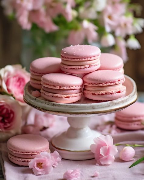 Pink macarons Pink Macarons, Pictures Of Food, Princess Parties, Macaroon Recipes, Pink Foods, Food Images, Aesthetic Pink, Pretty Cakes, Food Illustrations