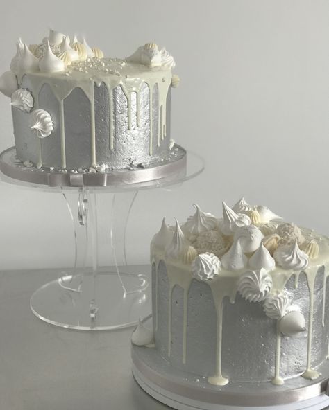 Silver buttercream cake meringue kisses chocolate drip cake bespoke london cake makers Instagram @officialpaddycakes redvelvet and vanilla art for artsake Diamond Anniversary Cake, Silver Wedding Anniversary Cake, Diamond Wedding Cakes, 25th Wedding Anniversary Cakes, 25 Anniversary Cake, Metallic Cake, Birthday 30, Inside Cake, Silver Wedding Cake