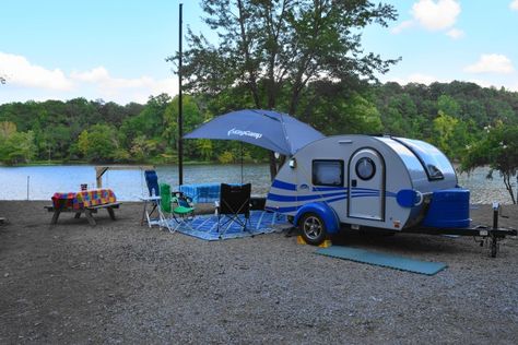 Trailer Camping Hacks, Teardrop Trailer Camping, Teardrop Camper Interior, Porta Potty, Teardrop Camping, Tiny Trailers, Camper Hacks, Camping Hacks Diy, Trailer Interior