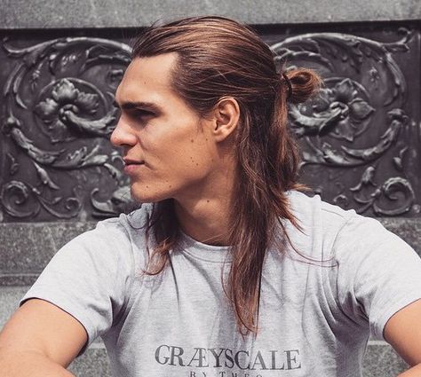 Man Bun Styles, Man With Long Hair, Man Bun Hairstyles, Undercut Men, Half Ponytail, Men's Long Hairstyles, Bun Styles, Man Bun, Undercut Hairstyles