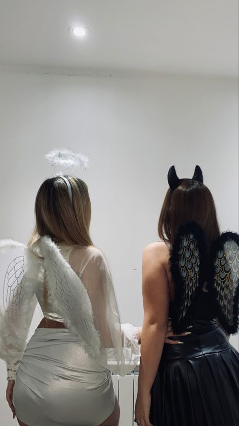 Difraz de amigas halloween Halloween Costumes Duos, Duos Halloween Costumes, New York Picture Ideas, 3 Halloween Costumes, Halloween Costumes 2023, Angel And Devil Costume, Dark Angel Costume, Women Halloween Costumes, Costumes 2023