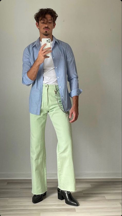 Harry Styles Summer Outfit, Homecoming Men Outfit, Gay Men Outfits, Feminine Men Aesthetic, Gay Prom Outfits, Mens Trousers Fashion, Queer Prom, Mens Fashion Aesthetic, Gay Outfits