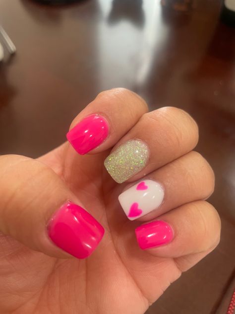 Short Valentines Day Nails For Kids, Feb Nails Valentines Day Pink, Kids Valentines Nails, Nail Ideas For Kids Cute, Short Valentines Day Nails Pink, Cute Short Valentine Nails, Bright Gel Nails, Shiney Things, Rounded Acrylic Nails