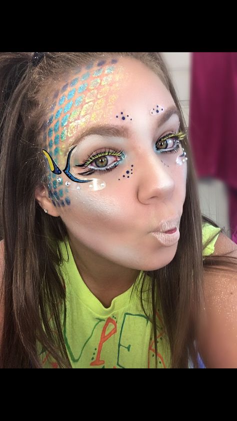 Dory Inspired Makeup, Nemo Makeup Face, Finding Nemo Makeup Ideas, Fish Makeup Looks, Fish Inspired Makeup, Finding Nemo Makeup, Flounder Makeup, Nemo Makeup, Dory Makeup