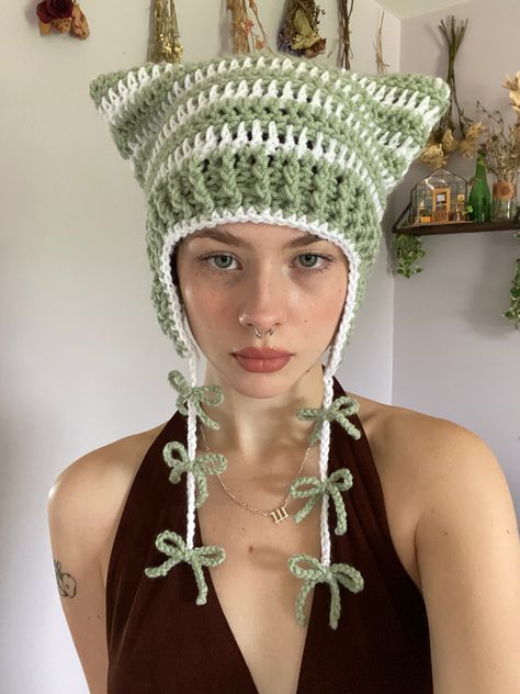 Makeup Looks Ideas, Crochet Cat Hat, Yarn Hats, Crochet Hat Free, Crochet Hair Accessories, Girl Beanie, Knitted Cat, Crochet Beanie Pattern, Kawaii Crochet