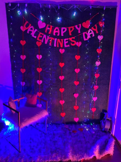 Valentines Day Dance Themes, College Valentines Day Party, Friendship Decorations Ideas, Valentine’s Day Dance Ideas, Valentines School Dance Decorations, Elementary Valentines Dance, Valentines Day Dance Decorations, Valentine’s Day Dance Decorations, Valentine Dance Ideas School