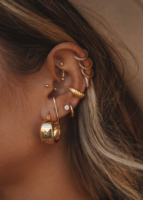 Conch Piercing Hoop Chunky, Maxamilist Ear Piercings, Piercing Gold Ear, Chunky Conch Hoop, Conch Piercing Hoop, Different Ear Piercings, Opal Earring, Conch Piercing Jewelry, Conch Hoop