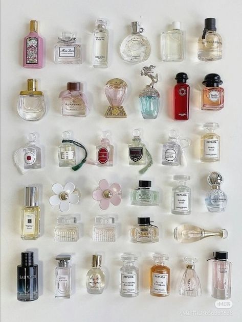 Mini Perfume Collection Aesthetic, Mini Perfume Aesthetic, Cute Perfumes, Mini Perfume Collection, Parfum Aesthetic, Cute Perfume, Mini Cosmetics, Mini Parfum, Perfume Mini