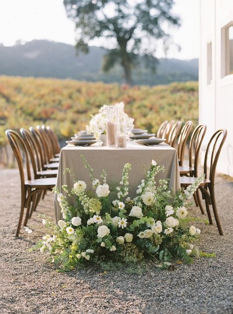 Soft Romantic Wedding Decor, Wedding Flower Arrangements Table, Dinner Tablescape, Flower Arches, Old World Wedding, Ceremony Florals, Wedding California, Aisle Flowers, Water Wedding