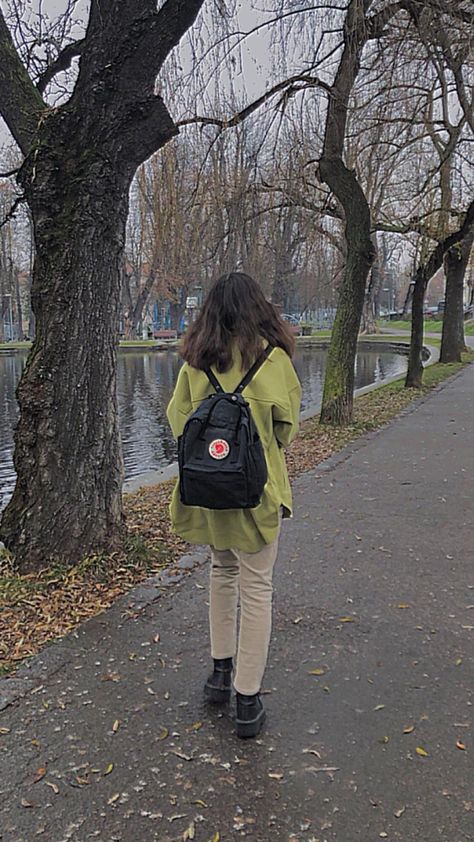 Mini Bagpack Outfit, Kanken Outfit Style, Bagpack Outfit Style, Mochila Fjallraven Kanken, Mochila Kanken, Kanken Classic, Uni Bag, Desain Tote Bag, Tas Mini