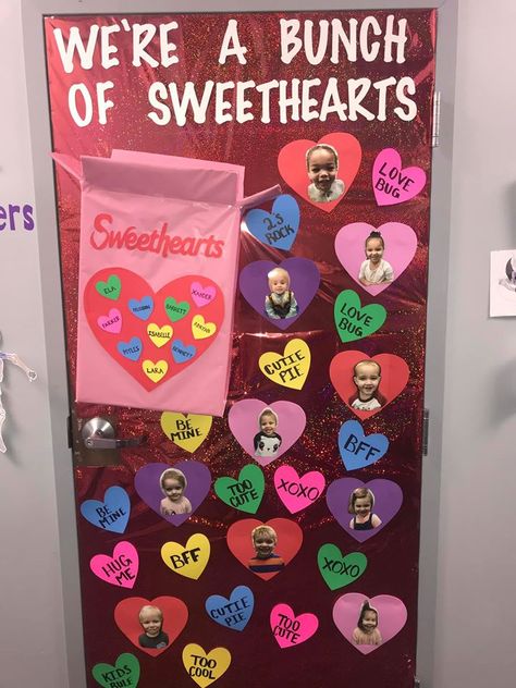 Valentines Classroom Decorations, Valentines Door Decorations Classroom, Valentines Classroom Door, Preschool Door Decorations, Toddler Bulletin Boards, Preschool Valentines Activities, Teacher Door Decorations, Valentine Bulletin Boards, Preschool Valentine Crafts