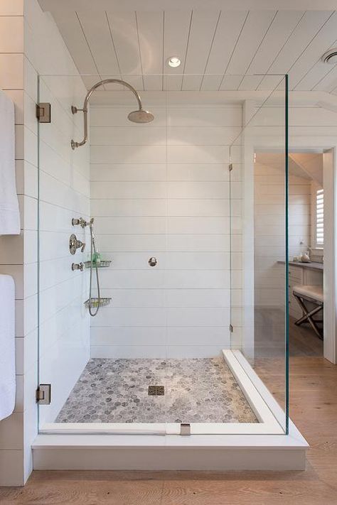 How to make shiplap more glam. Makeover Kamar Mandi, Beach Style Bathroom, Ideas Baños, Interior Design Minimalist, Bad Inspiration, Decor Baie, Master Bath Remodel, Bathroom Shower Tile, Bathroom Redo