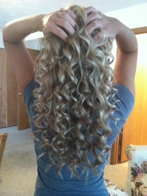 Long Blonde Spiral Curls If only my hair was this long! I'm pretty sure @Abbey Jarrard  could do this! Loose Spiral Perm, Body Wave Perm, Perm Hair Styles, Spiral Perm, Short Permed Hair, Perm Hair, Curling Wand, Permed Hairstyles, Long Curly Hair