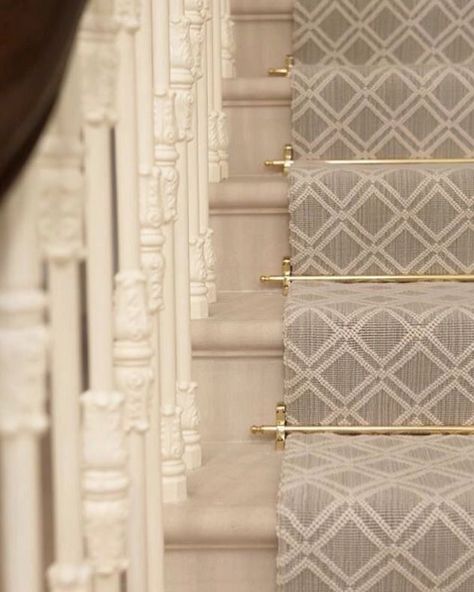 I will always say yes to a stair runner with brass stair rods. I love injecting pattern into a design through the stairway; it gives the… Staircase Runners, Stairs Runners, Stairs Runner, درج السلم, Helen Green, Staircase Runner, Stair Rods, Staircase Remodel, Foyer Decor