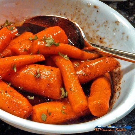 Balsamic Honey Glazed Carrots Crockpot Carrots, Carrots Glazed, Balsamic Glazed Carrots, Balsamic Vinegarette, Balsamic Carrots, Honey Balsamic Glaze, Honey Carrots, Mountain Kitchen, Steamed Carrots