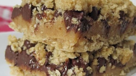 Oatmeal bars with a caramel flavored peanut butter topping. Passion Bars, Flavored Peanut Butter, Peanut Butter Topping, Cinnamon Sugar Apples, Fresh Fruit Recipes, Oatmeal Bars, Bars Recipe, Caramel Flavoring, Cookie Desserts