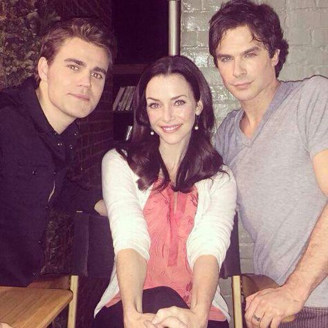 Paul Wesley, Annie Wersching, and Ian Somerhalder Annie Wersching The Vampire Diaries, Annie Wersching, The Salvatore Brothers, Ian Joseph Somerhalder, Filmy Vintage, Vampier Diaries, The Vampire Diaries 3, Damon And Stefan, Vampire Diaries Seasons