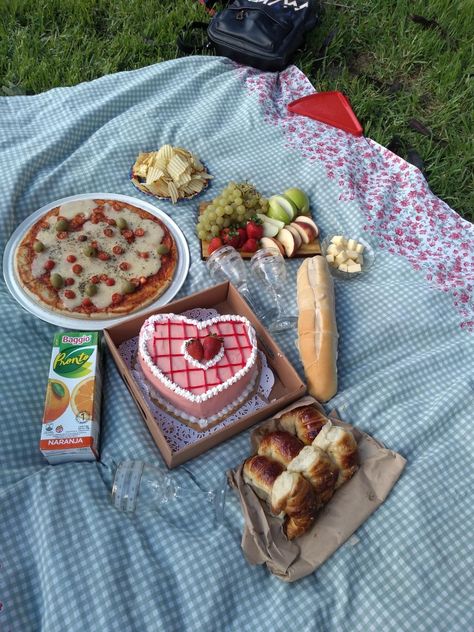 picnic por mi cumple re lindo lloro Picnic Aesthetics, Vintage Aesthetic Stickers Printables, Green Picnic, Picnic Birthday Party, Birthday Vibes, Birthday Picnic, Picnic Aesthetic, Picnic Birthday, Picnic Ideas