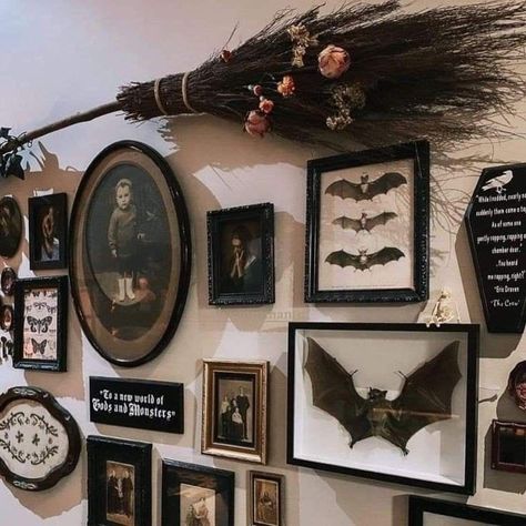 Home Decor Ideas Vintage, Home Decor Ideas Boho, Dark Boho Bedroom, Vintage Home Decor Ideas, Urban Interior Design, Goth Houses, Oddities Decor, Academia Room, Witchy Room