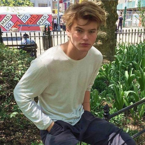 Jordan Kale Barrett (fence) Jordan Barrett Outfit, Jordan Barrett Hair, Jordan Barrett Aesthetic, Psl Gods, Jordan Barrett, Fits Aesthetic, The Big City, Men Stylish Dress, I Am So Happy